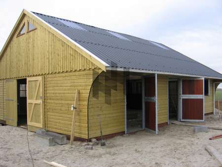 HP-10 paardenstal 6.00 x 10.00 mtr geplaatst te Krommenie